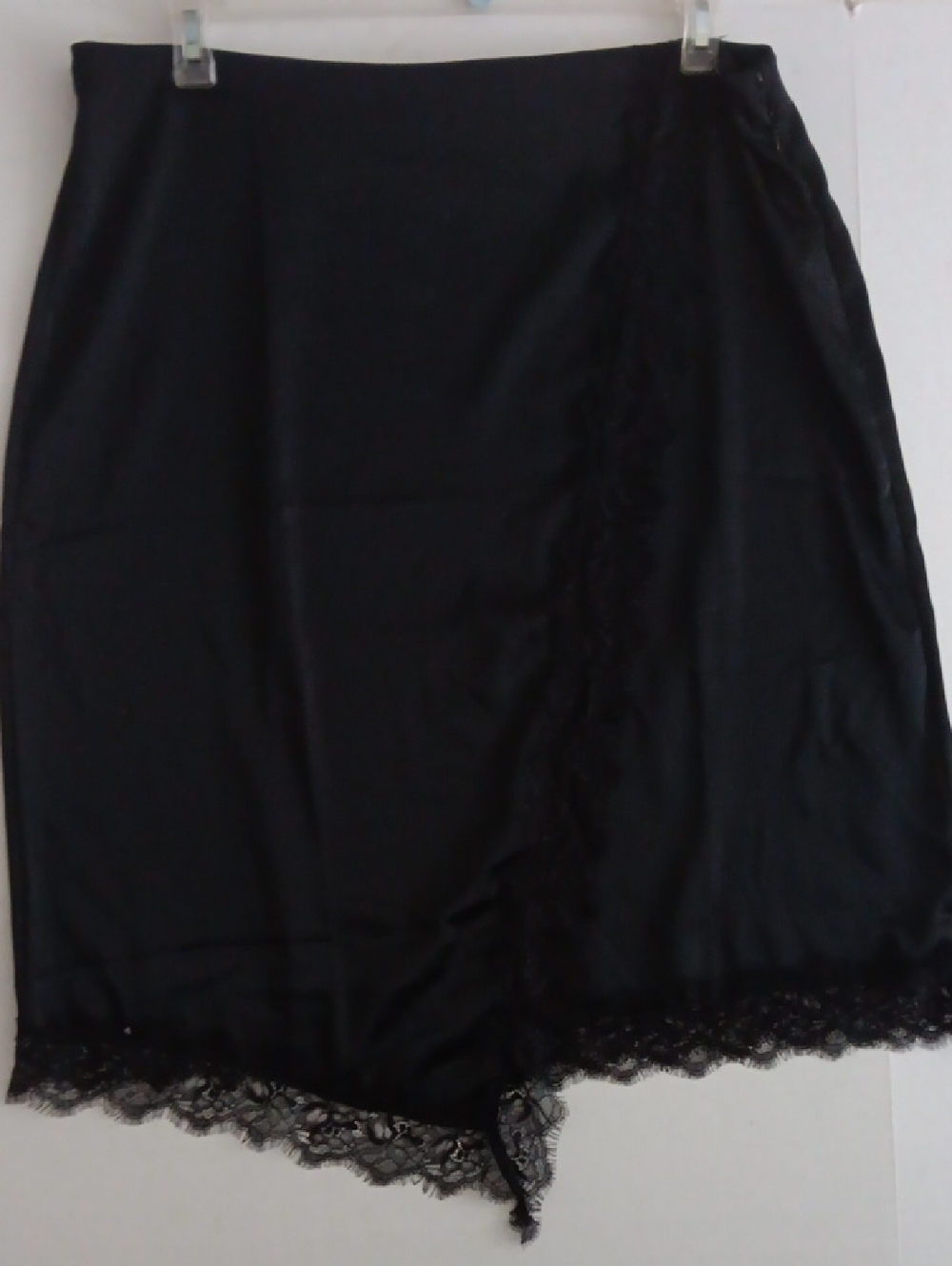 GORGOES STATEMENT PIECE BLACK LACE-TRIM HALF LACE FROM TOP TO BOTTOM STATE